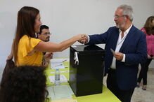 Isaltino Morais, candidato à Câmara de Oeiras vota