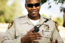 Charleston Hartfield era veterano de guerra, polícia e treinador de uma equipa de crianças