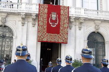 Bandeira de Portugal hasteada ao contrário no dia 5 de outubro de 2012