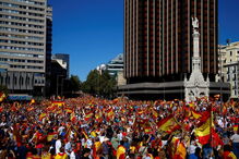 Milhares saíram à rua em Madrid a pedir unidade nacional