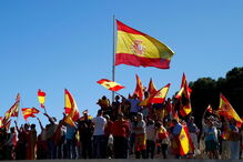 Milhares saíram à rua em Madrid a pedir unidade nacional