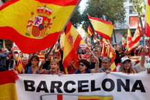 Milhares saíram à rua em Barcelona para apoiar permanência em Espanha