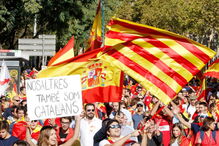 Milhares saíram à rua em Barcelona para apoiar permanência em Espanha