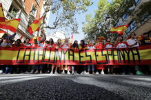Milhares saíram à rua em Barcelona para apoiar permanência em Espanha