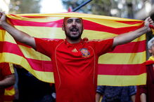 Milhares saíram à rua em Barcelona para apoiar permanência em Espanha