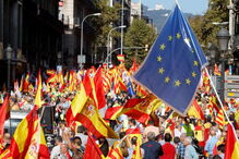 Milhares saíram à rua em Barcelona para apoiar permanência em Espanha