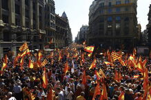 Milhares saíram à rua em Barcelona para apoiar permanência em Espanha