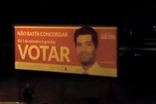 Cartaz de André Ventura vandalizado