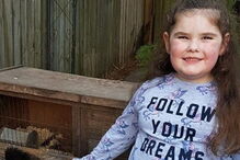 Menina teve a menstruação aos quatro anos e agora passa pela menopausa