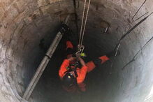 Bombeiros salvam cão de um poço