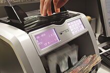 Comissões cobradas pelos bancos têm de ser públicas e acessíveis      