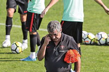 Fernando Santos contou com os 25 convocados em pleno no último treino antes do jogo com a Suíça, ontem na Cidade do Futebol, em Oeiras