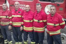 Os cinco bombeiros que ficaram feridos na sequência do despiste da viatura de combate