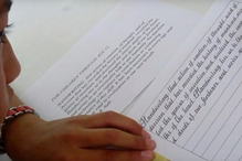 Caligrafia de menina vale prémio e muitos elogios