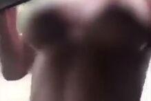 Turista filmada em topless morreu ao bater com a cabeça num poste de iluminação