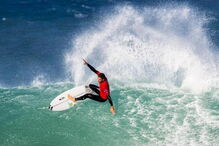 O surfista Frederico Morais