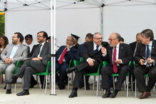 Joaquim Leitão ao lado de Jaime Marta Soares, da Liga dos Bombeiros, ontem, durante um simulacro numa escola