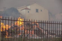 Três frentes de fogo obrigam a evacuar povoações na Lousã