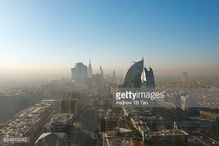 Pai pede-lhe para conduzir e é deixada pelo noivo