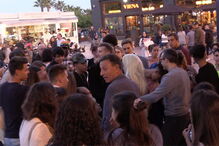 Robô sexual abusado por grupo de homens pela segunda vez