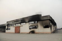 2017-10-18_13_27.43 Uma das empresas destruidas no incendio em Oliveira do Hospital PAULO NOVAIS LUSA.jpg