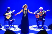 Katia Guerreiro é uma das artistas que atua amanhã na 9ª Gala da Rádio Sim, que se realiza no Coliseu de Lisboa