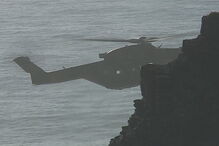  Helicóptero Merlin da Força Aérea em operação de resgate em Aljezur