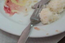 Escola de Oeiras serviu frango cru às crianças