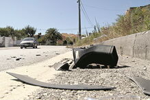 Destroços do acidente no qual o arguido esteve envolvido, nas Caldas de S. Jorge, em 2015