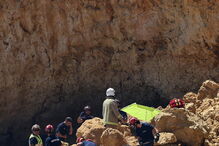 Queda de falésia que fez cinco vítimas mortais ocorreu em agosto de 2009 