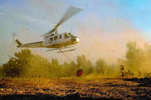 Aluguer de oito helicópteros médios e dois aviões foi prolongado  