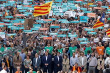 Milhares saíram à rua para protestar contra suspensão da autonomia da Catalunha