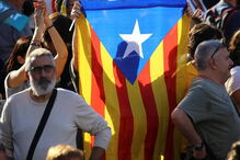 Milhares saíram à rua para protestar contra suspensão da autonomia da Catalunha