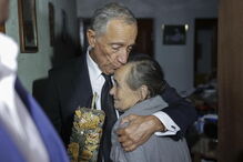 Marcelo Rebelo de Sousa conforta as vítimas dos incêndios de 15 de outubro 