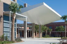 Professora acusada de manter relações sexuais com aluna menor em plena sala de aula