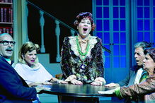 ‘A Comédia Fantástica’: em palco, Nuno Guerreiro, Helena Isabel, Cristina Oliveira, Carlos Quintas e Maria Henrique   