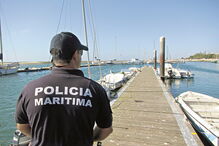 Agentes da Polícia Marítima ainda fizeram vigilância à embarcação para tentar apanhar o ladrão, mas sem sucesso   