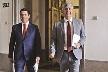 Ricardo Mourinho Félix, secretário de Estado Adjunto, e Mário Centeno, ministro das Finanças, mudaram as regras 