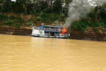 Garimpeiros invadem e incendeiam locais