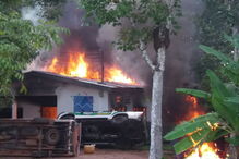 Garimpeiros invadem e incendeiam locais