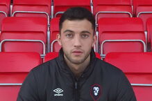 Jogador expulso por urinar em campo