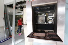 Assaltantes deixaram para trás rasto de destruição