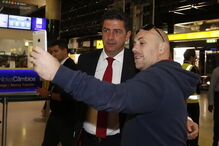 Partida do Benfica no Aeroporto Humberto Delgado, em direção a Inglaterra