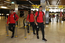 Partida do Benfica no Aeroporto Humberto Delgado, em direção a Inglaterra