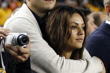 Filha de Mila Kunis bebe vinho desde que nasceu