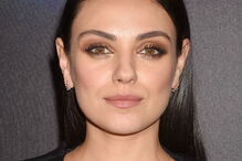 Filha de Mila Kunis bebe vinho desde que nasceu