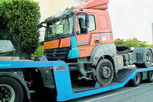 Acidente entre carro e camião aconteceu numa curva, em Silvares, Guimarães  