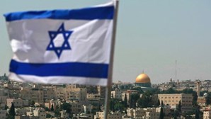 Israel fecha fronteiras a estrangeiros devido à variante Omicron