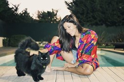 A fadista Ana Moura com o seu gato