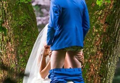 Imagem mostra noiva a fazer sexo oral ao noivo